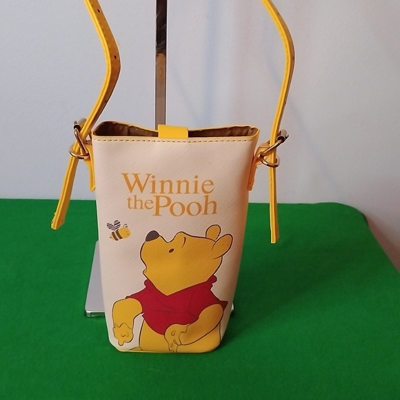 "Winnie The Pooh" Cell Phone Pouch / Crossbody Purse - Picture 2 of 6